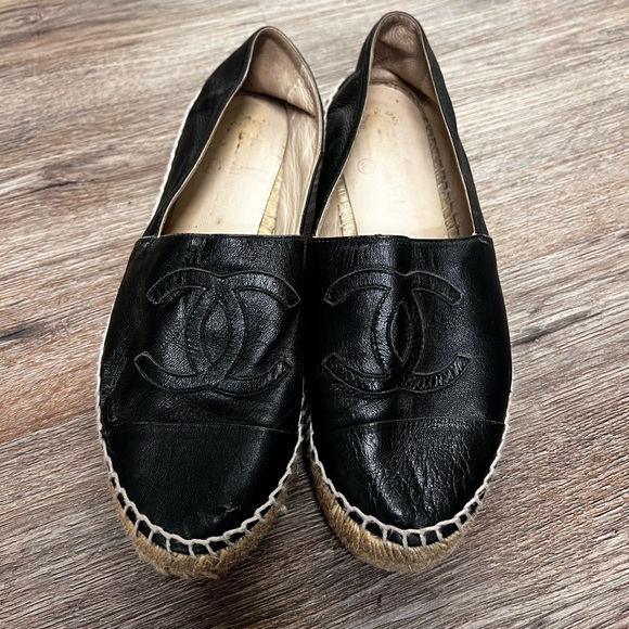 CHANEL Authentic Black Lambskin CC Espadrilles - Picture 2 of 7